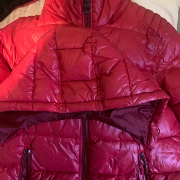 Red guess puffer jacket with detachable hood - Picture 5 of 5